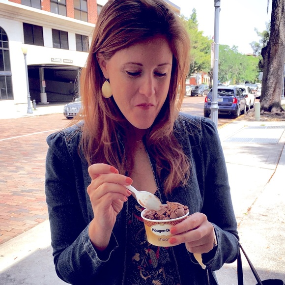 Meet your Posher, Laurie - Picture 1 of 1